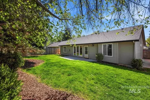 Exterior - 802 N Echohawk Way, Eagle, ID 83616 photo 4 of 6