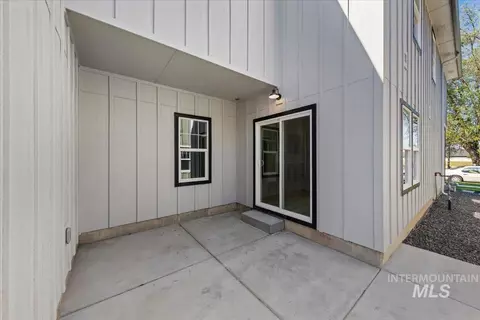 Exterior - 150 N Edgewood Ln, Eagle, ID 83616 photo 2 of 3