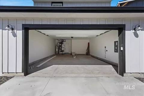 Exterior - 150 N Edgewood Ln, Eagle, ID 83616 photo 1 of 3