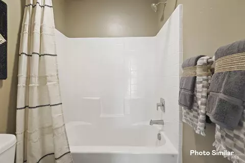 Bath - 8201 W White Willow St, Eagle, ID 83616 photo 5 of 6