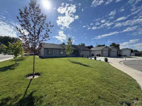 377 W Chrisfield Dr, Meridian, ID 83642