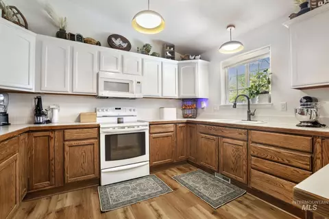 Kitchen - 208 Diamond Dr, Kimberly, ID 83341 photo 2 of 4