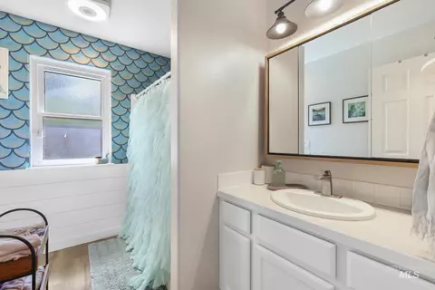 Bath - 208 Diamond Dr, Kimberly, ID 83341 photo 2 of 2