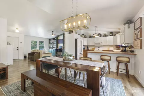 Dining - 208 Diamond Dr, Kimberly, ID 83341 photo 1 of 2