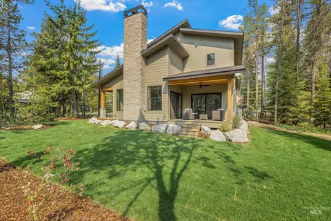 12850 Aurora Dr, Donnelly, ID 83615
