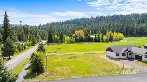 1119 Swanie Way, Mccall, ID 83638