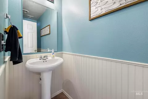745 SW Lago, Mountain Home, ID 83647