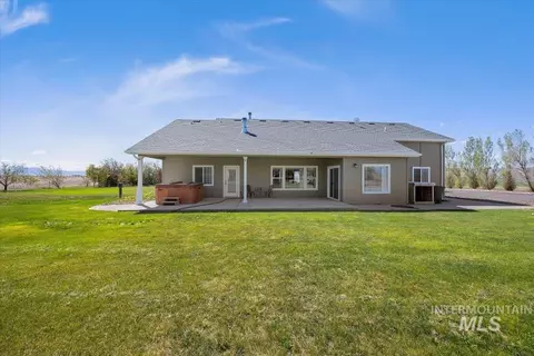 Exterior - 4150 E 3200 S, Hansen, ID 83334 photo 3 of 10
