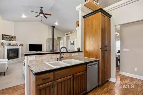 Kitchen - 4150 E 3200 S, Hansen, ID 83334 photo 2 of 4