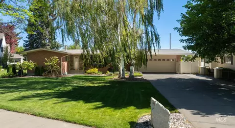 2137 Hillcrest Dr, Twin Falls, ID 83301