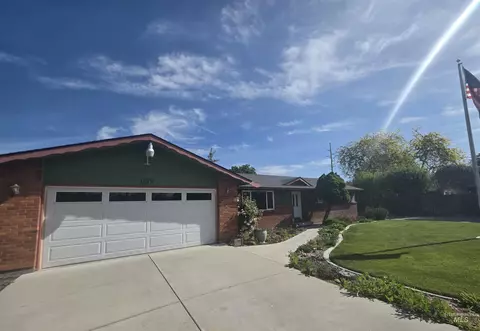 1012 W Camelot Dr, Nampa, ID 83651