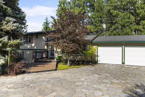 Exterior - 108 Gardner Pl, Cascade, ID 83611 photo 3 of 11