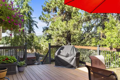 Exterior - 108 Gardner Pl, Cascade, ID 83611 photo 1 of 11