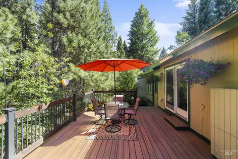 Exterior - 108 Gardner Pl, Cascade, ID 83611 photo 2 of 11
