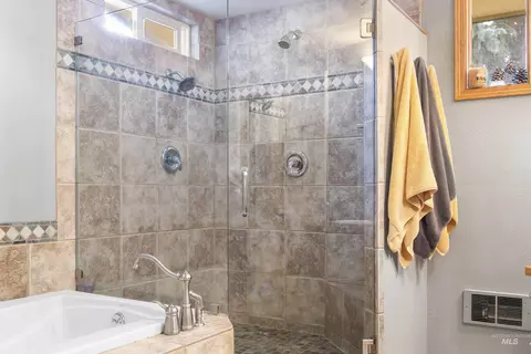 Bath - 108 Gardner Pl, Cascade, ID 83611 photo 2 of 4