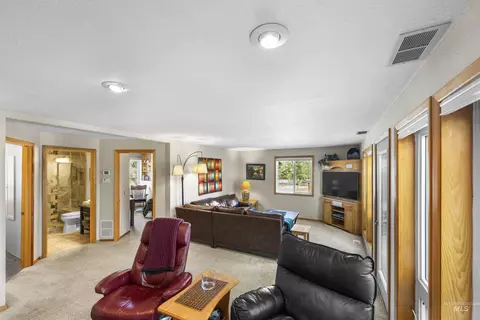Living - 108 Gardner Pl, Cascade, ID 83611 photo 4 of 4