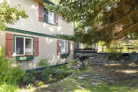 Exterior - 108 Gardner Pl, Cascade, ID 83611 photo 9 of 11