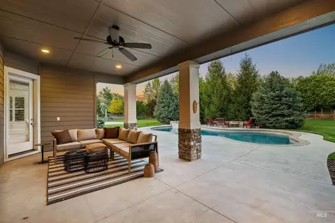 Exterior - 1102 N Lionbridge Ave, Eagle, ID 83616 photo 4 of 13
