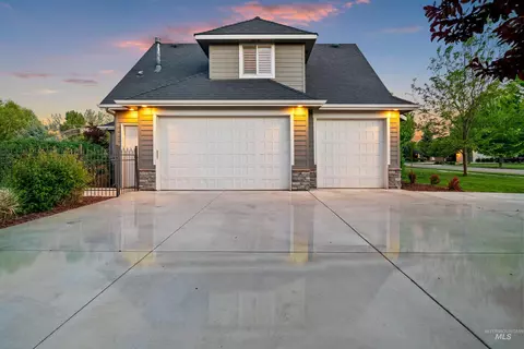Exterior - 1102 N Lionbridge Ave, Eagle, ID 83616 photo 11 of 13