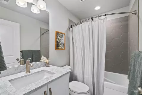 Bath - 1102 N Lionbridge Ave, Eagle, ID 83616 photo 6 of 6