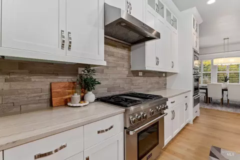 Kitchen - 1102 N Lionbridge Ave, Eagle, ID 83616 photo 4 of 5