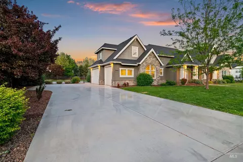Exterior - 1102 N Lionbridge Ave, Eagle, ID 83616 photo 10 of 13