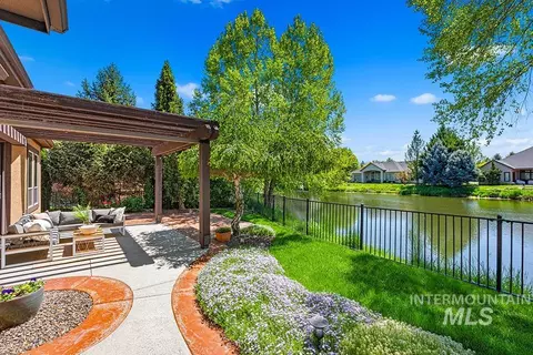Exterior - 2148 S Links Pl, Eagle, ID 83616 photo 2 of 6