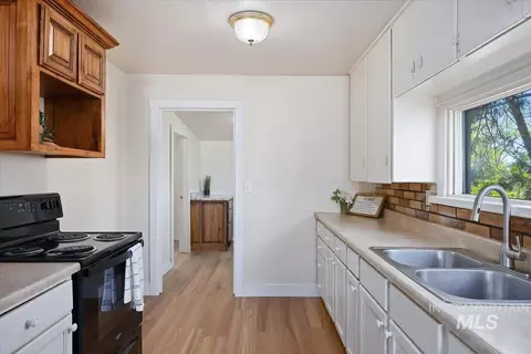 Entry Way - 320 E North St, Hagerman, ID 83332 photo 1 of 1