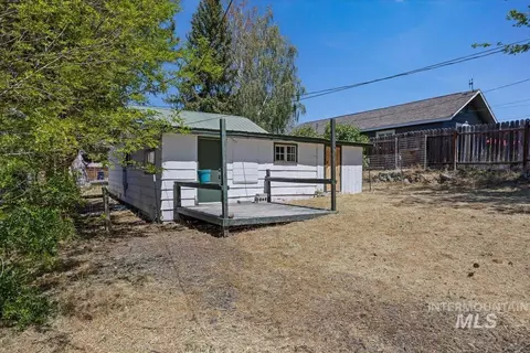Exterior - 320 E North St, Hagerman, ID 83332 photo 2 of 3