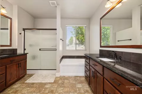 Bath - 847 N Tullshire Way, Eagle, ID 83616 photo 3 of 5