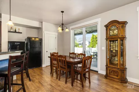 Dining - 847 N Tullshire Way, Eagle, ID 83616 photo 3 of 4