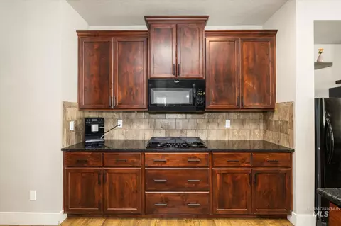 Kitchen - 847 N Tullshire Way, Eagle, ID 83616 photo 2 of 4