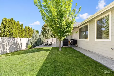 Exterior - 847 N Tullshire Way, Eagle, ID 83616 photo 6 of 8