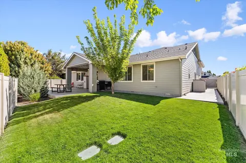 Exterior - 847 N Tullshire Way, Eagle, ID 83616 photo 5 of 8