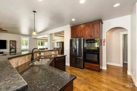 Kitchen - 847 N Tullshire Way, Eagle, ID 83616 photo 1 of 4