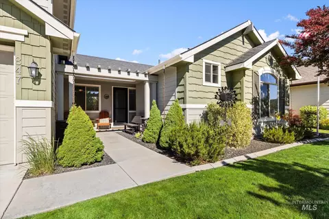 Exterior - 847 N Tullshire Way, Eagle, ID 83616 photo 7 of 8