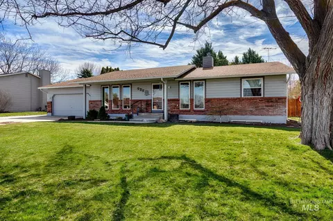 525 Donna Dr, Nampa, ID 83686
