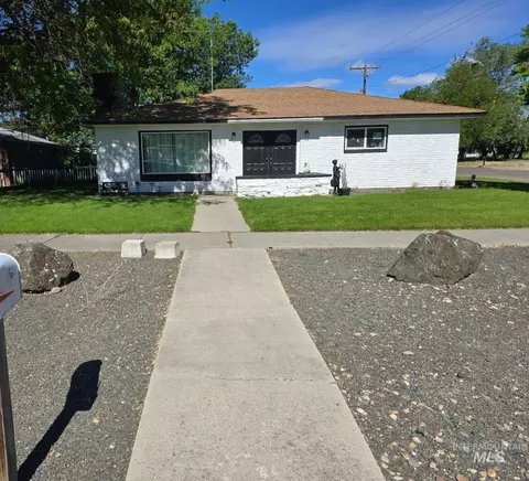 187 NW 3rd St, Ontario, OR 97914