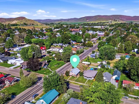 View/Area - 1114 W 4th St, Weiser, ID 83672 photo 1 of 10