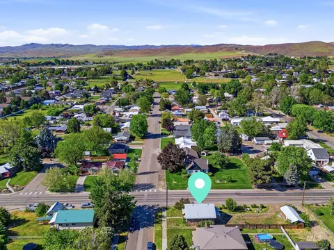 View/Area - 1114 W 4th St, Weiser, ID 83672 photo 2 of 10