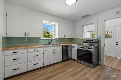 Kitchen - 1114 W 4th St, Weiser, ID 83672 photo 2 of 3