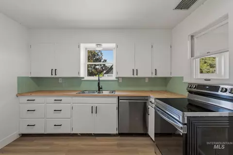Kitchen - 1114 W 4th St, Weiser, ID 83672 photo 3 of 3