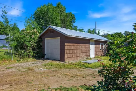 Exterior - 1114 W 4th St, Weiser, ID 83672 photo 5 of 6