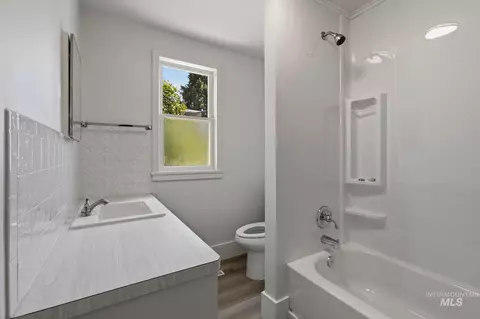 Bath - 1114 W 4th St, Weiser, ID 83672 photo 1 of 4
