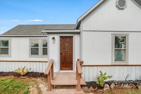 225 Oregon St, Gooding, ID 83330