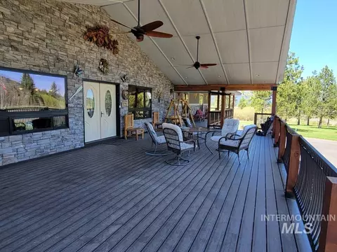 191 Clear Creek Rd, Cascade, ID 83611