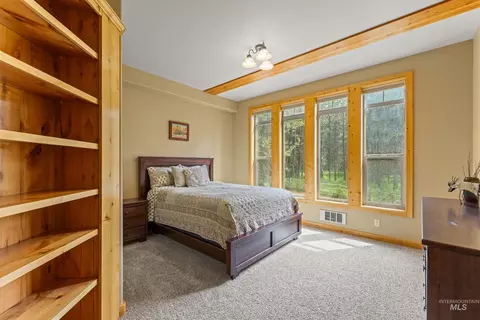 Bedroom - 14199 Franklin Rd, Mccall, ID 83638 photo 1 of 5