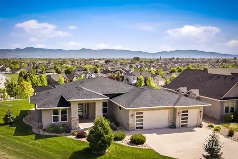 2000 E Lodge Trail Dr, Meridian, ID 83642