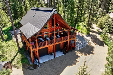 9 Stardust Ln, Garden Valley, ID 83622