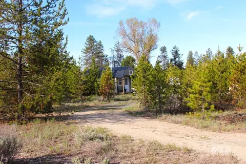 7 Placer Pl, Cascade, ID 83611